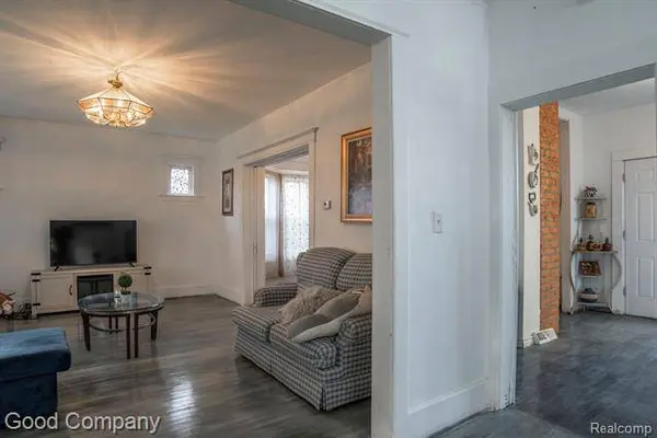 38 WAVERLY Street, Highland Park, MI 48203