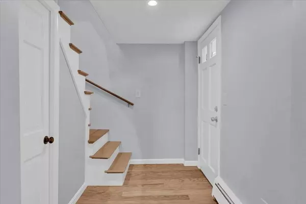 52 Auburn St, Lowell, MA 01852