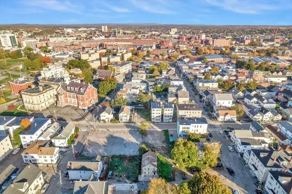 52 Auburn St, Lowell, MA 01852