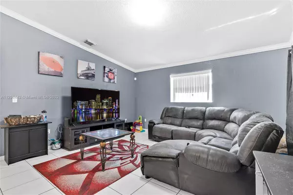 3221 NW 191st St, Miami Gardens, FL 33056