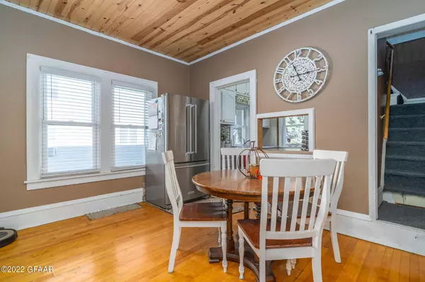 520 7TH Street N, Grand Forks, ND 58203