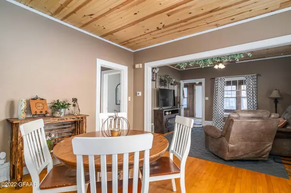 520 7TH Street N, Grand Forks, ND 58203