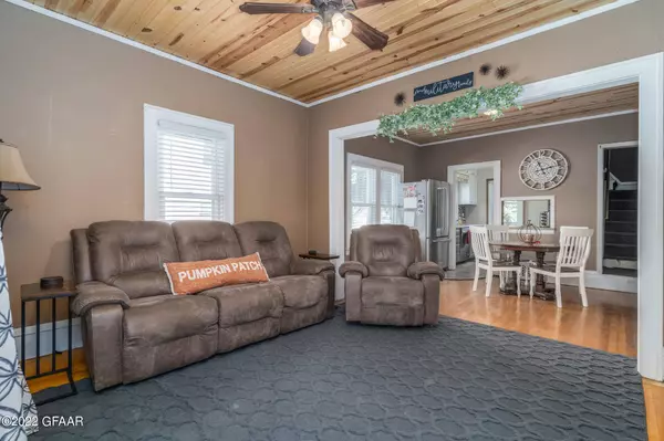 520 7TH Street N, Grand Forks, ND 58203