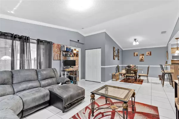 3221 NW 191st St, Miami Gardens, FL 33056