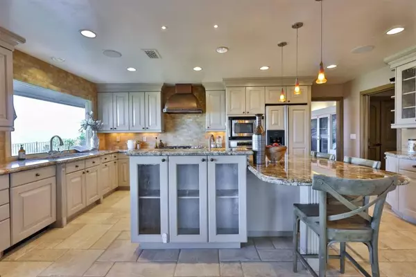 4985 Mount Helix Drive, La Mesa, CA 91941