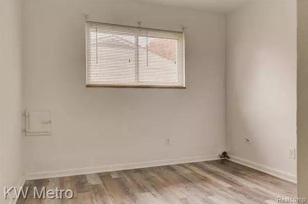 22904 N BELLWOOD Drive, Southfield, MI 48034