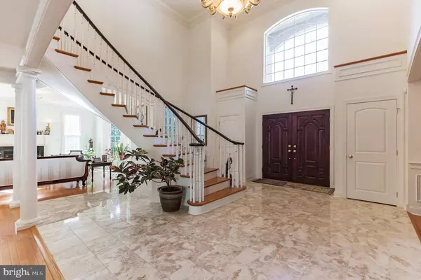 8 LONGWOOD LN, Moorestown, NJ 08057