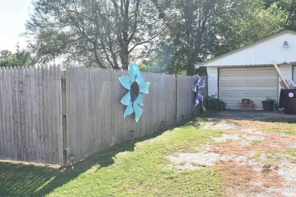 1539 E DELAVAN ST, Lincoln, IL 62656