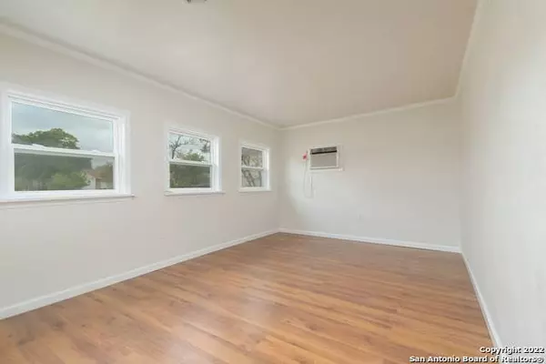 202 Hialeah Ave, San Antonio, TX 78218