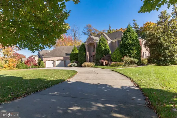 8 LONGWOOD LN, Moorestown, NJ 08057