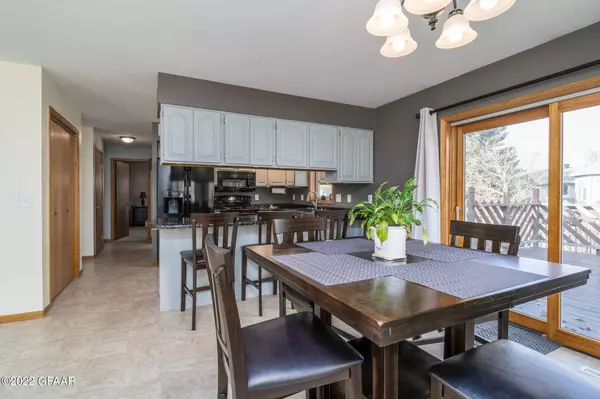 420 40TH Avenue S, Grand Forks, ND 58201