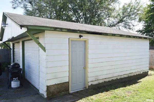 1539 E DELAVAN ST, Lincoln, IL 62656