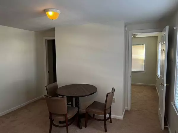 188 School St, Chicopee, MA 01013