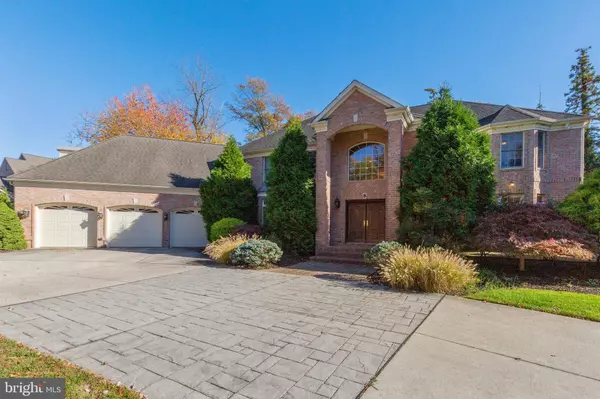 8 LONGWOOD LN, Moorestown, NJ 08057