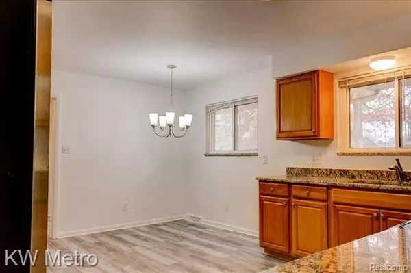 22904 N BELLWOOD Drive, Southfield, MI 48034