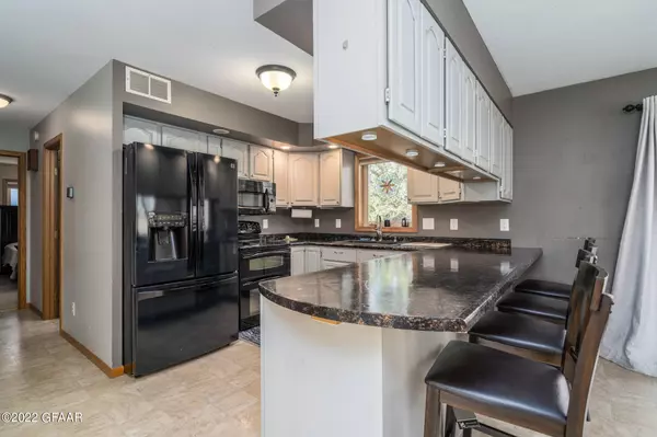 420 40TH Avenue S, Grand Forks, ND 58201