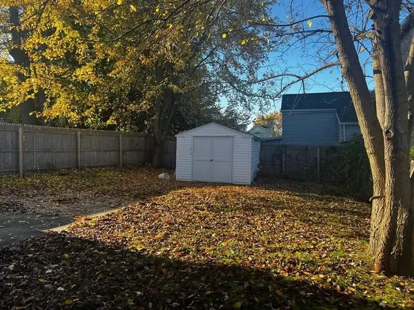 188 School St, Chicopee, MA 01013