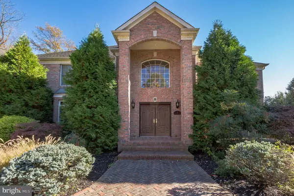 8 LONGWOOD LN, Moorestown, NJ 08057