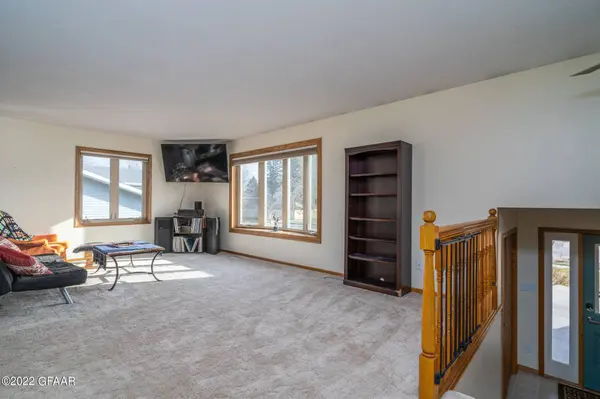 420 40TH Avenue S, Grand Forks, ND 58201