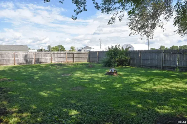 1539 E DELAVAN ST, Lincoln, IL 62656