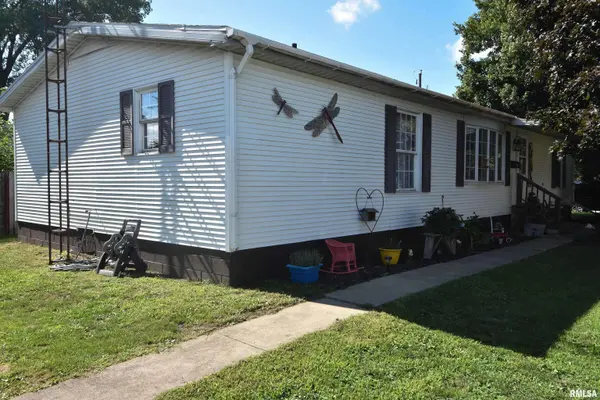 1539 E DELAVAN ST, Lincoln, IL 62656