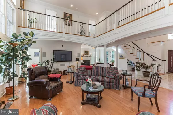 8 LONGWOOD LN, Moorestown, NJ 08057