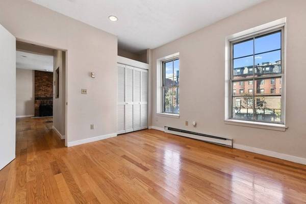 150 Chandler St #4, Boston, MA 02116