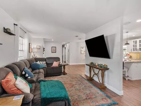 510 ROYAL GREENS DR, Temple Terrace, FL 33617