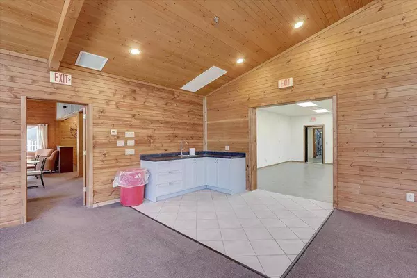 1000 Links Dr, Poynette, WI 53955