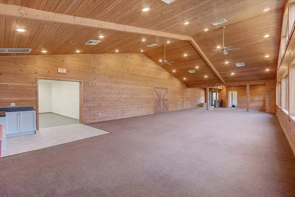 1000 Links Dr, Poynette, WI 53955