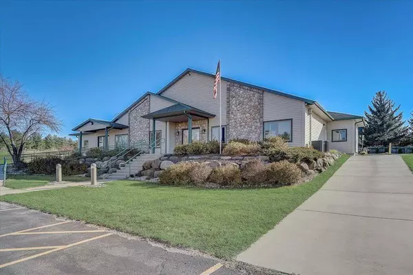 1000 Links Dr, Poynette, WI 53955