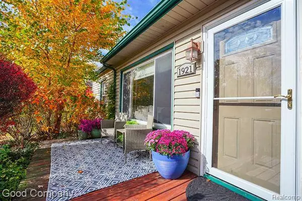 1921 WOODWARD Heights, Ferndale, MI 48220