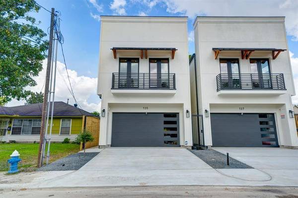 135 E 33 ST, Houston, TX 77018