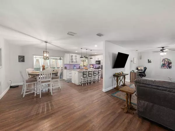 510 ROYAL GREENS DR, Temple Terrace, FL 33617