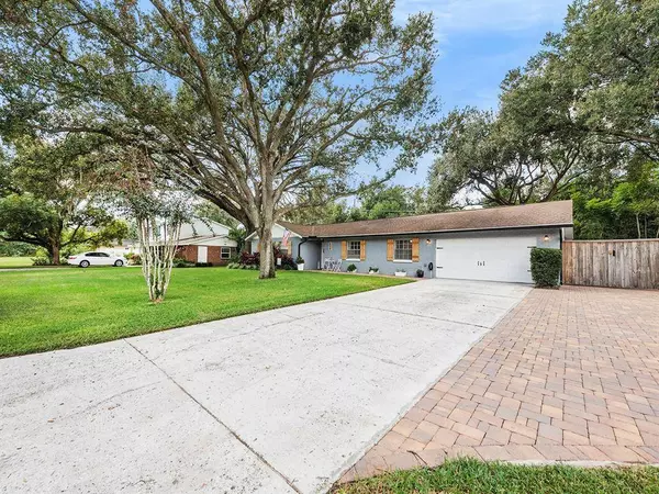 510 ROYAL GREENS DR, Temple Terrace, FL 33617