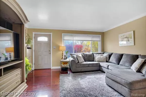 1921 WOODWARD Heights, Ferndale, MI 48220