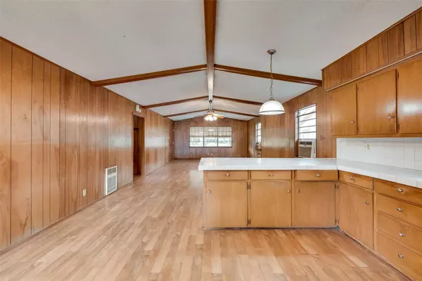 704 Lazy Street, Tool, TX 75143