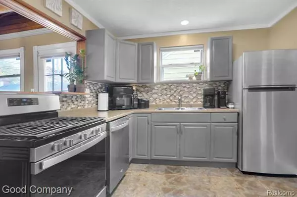 1921 WOODWARD Heights, Ferndale, MI 48220