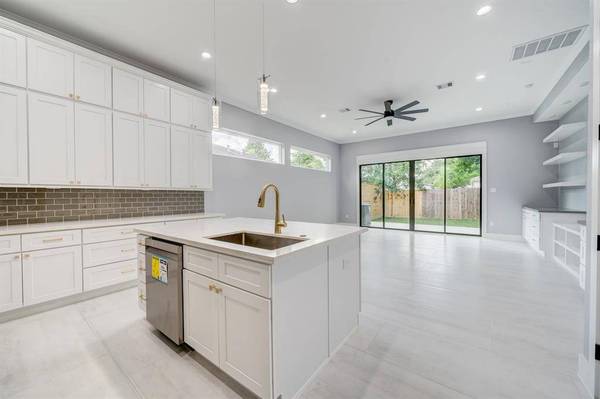 135 E 33 ST, Houston, TX 77018