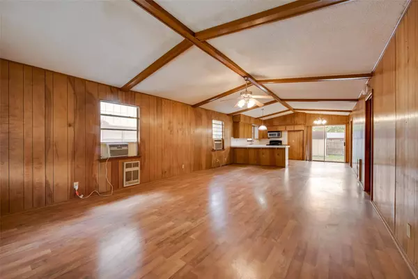 704 Lazy Street, Tool, TX 75143