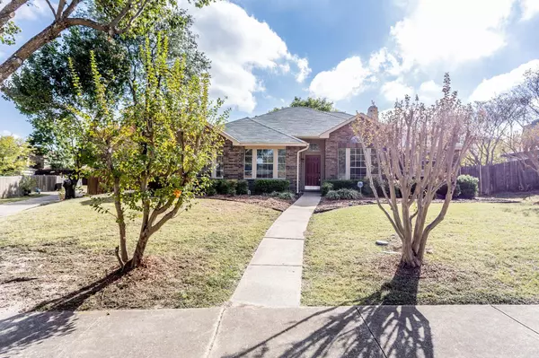 900 Carmela Drive, Desoto, TX 75115