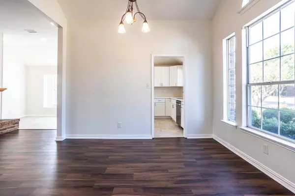 900 Carmela Drive, Desoto, TX 75115