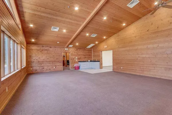 1000 Links Dr, Poynette, WI 53955