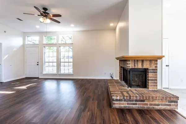 900 Carmela Drive, Desoto, TX 75115