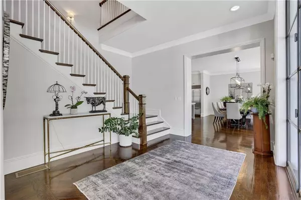 225 Dovecrest DR, Atlanta, GA 30305