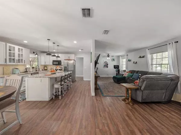 510 ROYAL GREENS DR, Temple Terrace, FL 33617