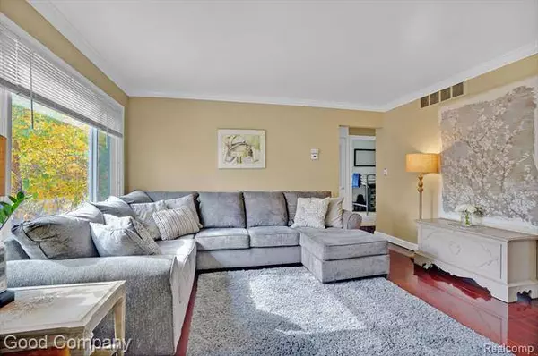 1921 WOODWARD Heights, Ferndale, MI 48220