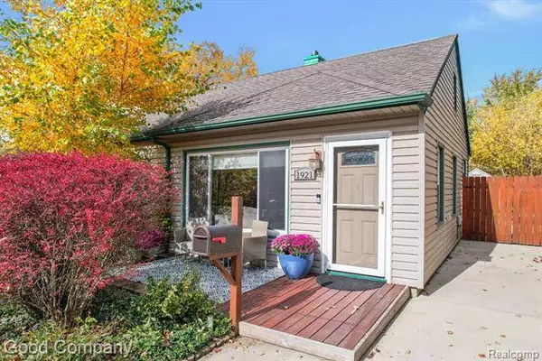 1921 WOODWARD Heights, Ferndale, MI 48220