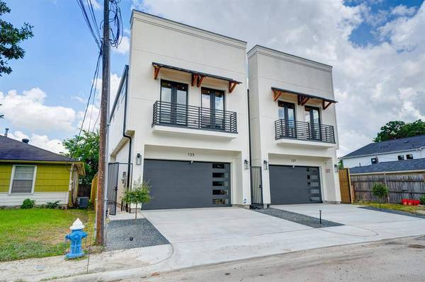 135 E 33 ST, Houston, TX 77018