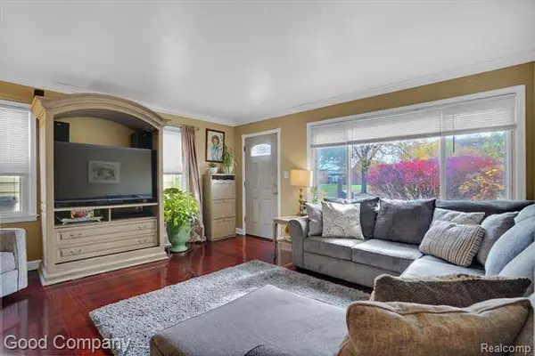 1921 WOODWARD Heights, Ferndale, MI 48220